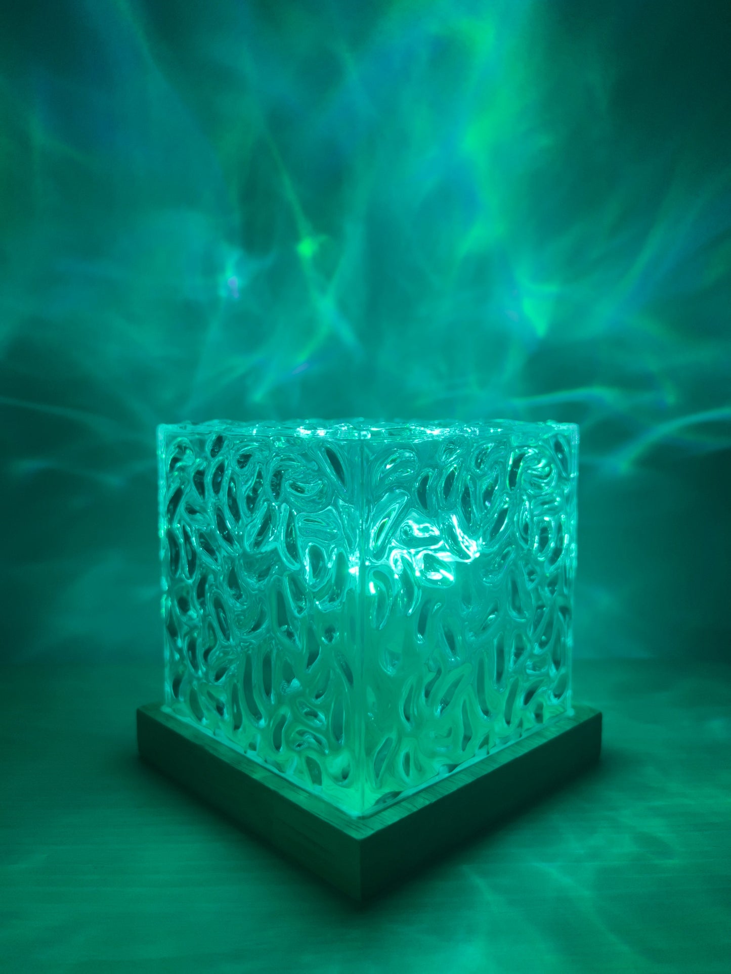 SEURICO™ 16-Color Rotating Water Cube Lamp – A Progressive Light Show for Your Home